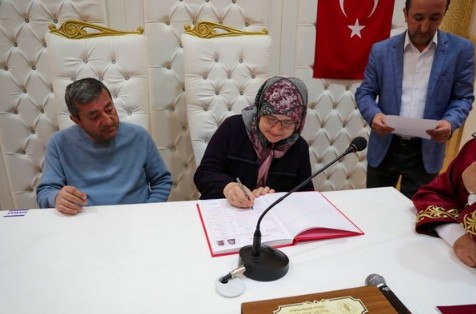 Depremden kurtulan çift ikinci kez dünya evine girdi